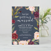 ネイビーフローラブルガンディリーフィー結婚式招待状 招待状 (スタンド正面)