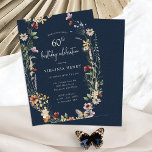 ネイビーフローラ60th Birthday Partyへの招待 招待状<br><div class="desc">ネイビーブルーフローラ60th Birthday Party Invitation.60スタイリッシュ歳の絵を描誕生日のお誘いエレガントは、手で文字を書いた美しいリースとして、豪華な手水色の野の花を配エレガント置したもの。ネイビーブルーボホワイルドフラワーのコレクションでマッチ結婚アイテムを検索する。</div>