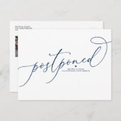 ネイビーブルーお洒落スクリプト延期結婚日 案内ポストカード (正面/裏面)