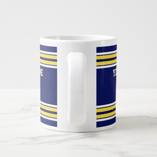 ネイビーブルーとイエローホワイトストライプズのチームジャージー ジャンボコーヒーマグカップ (裏面)