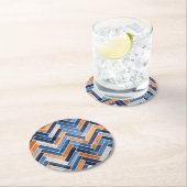 ネイビーブルーとオレンジのヘリンボーンパターン ラウンドペーパーコースター (インサイチュ)