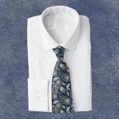 ネイビーブルーとシルバーのエレガントペイズリー ネクタイ