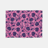 ネイビーブルーとピンクのフローラのマスク フリースブランケット (正面(横))