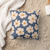 ネイビーブルーとベージュのフローラ クッション (ブランケット)