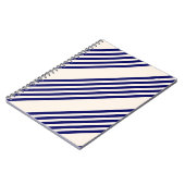 ネイビーブルーとベージュの5つのストライプパターン ノートブック (左側)