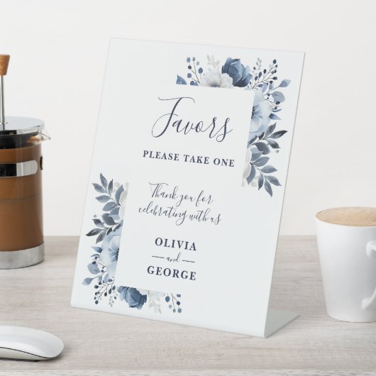 ネイビーブルーとホワイトのエレガントフローラ結婚式の引き出物 台座サイン (インサイチュ)