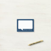 ネイビーブルーとホワイトトークバブルの名パーソナライズされた前 ポストイット (デスク上)