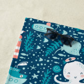 ネイビーブルーとホワイトパタ航海のーンボーイ ビーチタオル (インサイチュ)