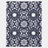 ネイビーブルーとホワイトフォークフローラルパターン フリースブランケット (正面)