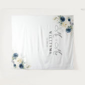 ネイビーブルーとホワイトローズ結婚ズバックドロップ タペストリー (正面(横))