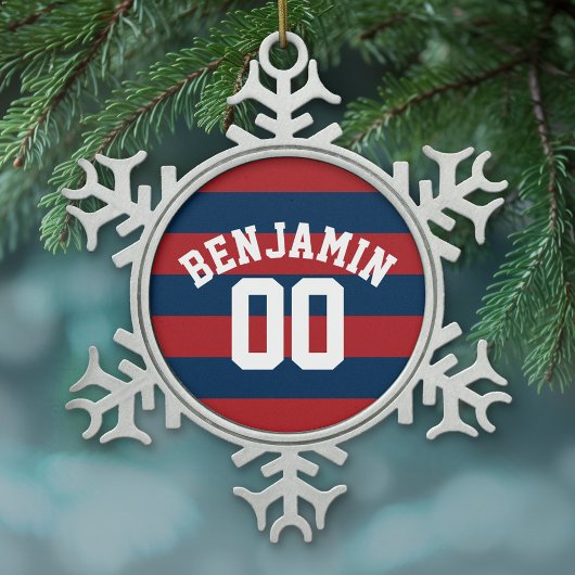 ネイビーブルーとレッドラグビーストライプグの名前番号 スノーフレークピューターオーナメント