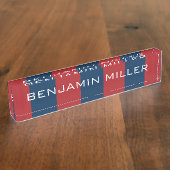 ネイビーブルーとレッドラグビーストライプ名前をカスタムする付き デスクネームプレート (側面)