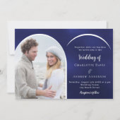 ネイビーブルーと白の写真アーチウェディング 招待状 (正面)