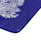 ネイビーブルーと白の海岸沿いの装飾サンゴ カッティングボード (角)