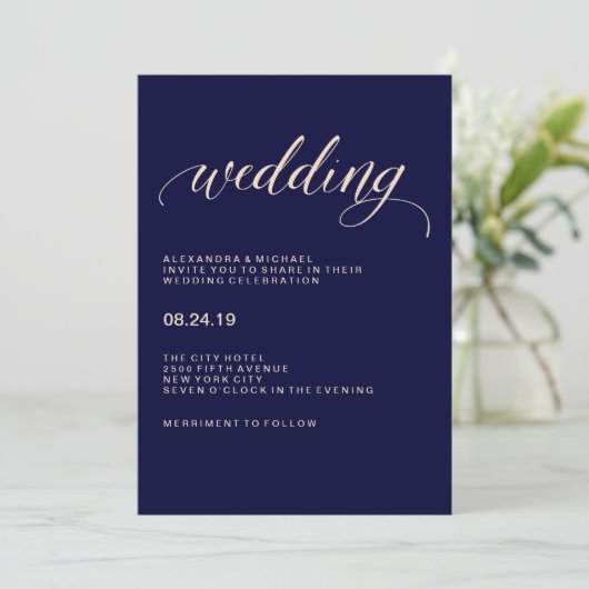 ネイビーブルーと赤面ピンクタイポグラフィ結婚ズ 招待状 (スタンド正面)
