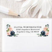 ネイビーブルーと赤面ピンクフローラカントリーウェディング ラベル (インサイチュ)