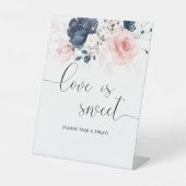 ネイビーブルーと赤面結婚ピンクの愛は甘い 台座サイン (正面)