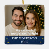 ネイビーブルーと金ゴールドファミリーフォトスノーフレーク セラミックオーナメント (正面)