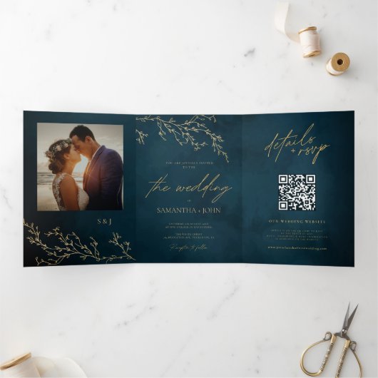 ネイビーブルーと金ゴールドボタニカルエレガントな結婚式 三つ折り招待状 (内部)