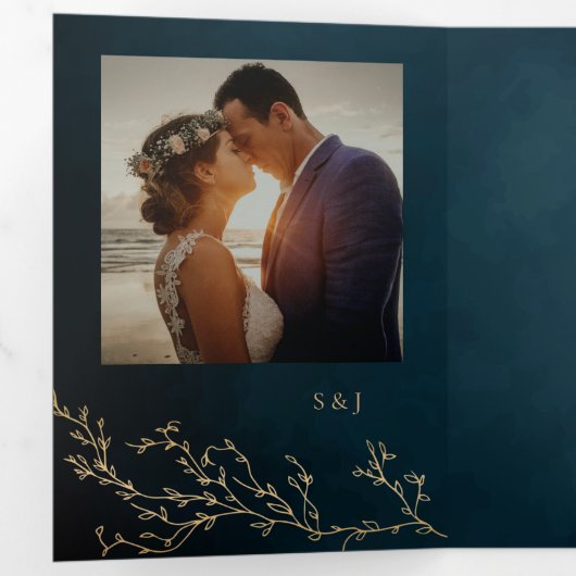 ネイビーブルーと金ゴールドボタニカルエレガントな結婚式 三つ折り招待状 (内部最初)