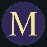 ネイビーブルーと金ゴールドモノグエレガントラム ラウンドシール<br><div class="desc">ネイビーブルーと金ゴールドエレガントのモダンデザインはネイビーブルーの背景の金ゴールドプロフェッショナルフォントスタイルにあなたのモノグラムをフィーチャー。クリックitボタンで好きな色を選び、自分の文字を追加してデザインをパーソナライズする。製品に表示される金ゴールド箔は、実際の金ゴールド箔ではなく、印刷効果であることに注意してください。</div>