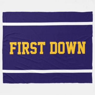 ネイビーブルーにオレンジの"FIRST DOWN"と白のストライプ フリースブランケット