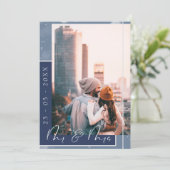 ネイビーブルーのスクリプト写真セーブザデートカード セーブザデート (スタンド正面)