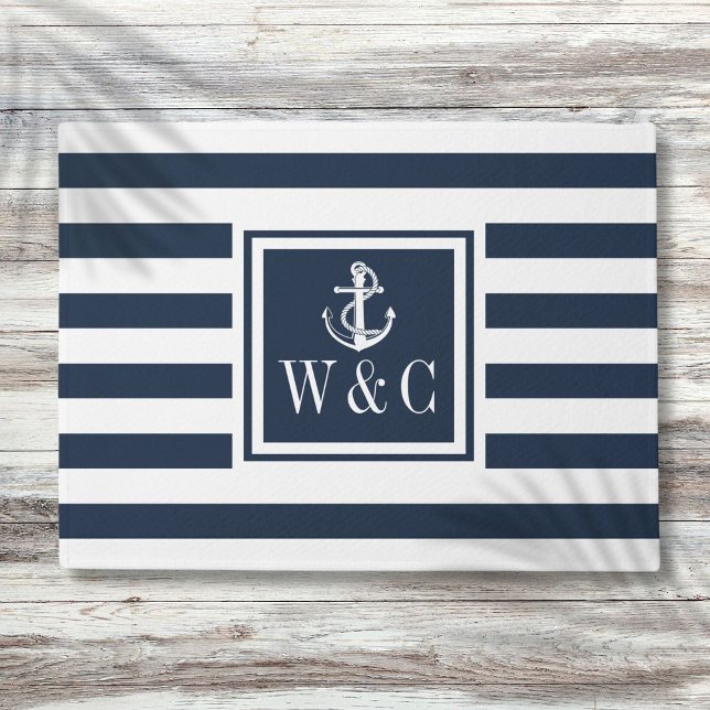 ネイビーブルーのストライプが入った航海用アンカーのモノグラム ドアマット (Nautical Anchor Monogram Navy Blue Stripe Doormat)