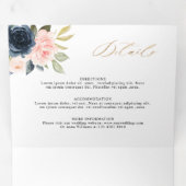 ネイビーブルーのダスティーブルッシュピンクの花の結婚式 三つ折り案内状 (内部最初)