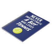 ネイビーブルーのテニスギフト　少年プレーヤーや子供達へのプレゼントに最適 ノートブック (左側)