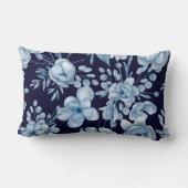 ネイビーブルーのフローラグレーの水色パターン ランバークッション (裏面)