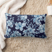 ネイビーブルーのフローラグレーの水色パターン ランバークッション (ブランケット)