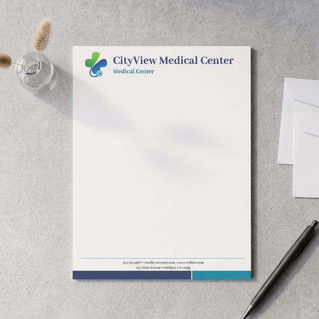 ネイビーブルーのミニマリスト医療機関カスタムロゴ レターヘッド (Minimalist Navy Blue Medical Center Custom Logo Letterhead)