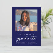 ネイビーブルーのミニマルで上品な1枚の写真を使った卒業式の案内 招待状 (スタンド正面)