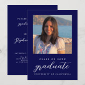 ネイビーブルーのミニマルで上品な1枚の写真を使った卒業式の案内 招待状 (正面/裏面)
