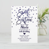 ネイビーブルーのモダンスクリプト スイート16 シックスティーン 招待状 (スタンド正面)