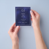 ネイビーブルーのモノグラムバジェットウェディングSave the Date チラシ (手)