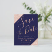 ネイビーブルーのローズゴールドグリッター スクリプトで「Save the Date」をおしゃれに 案内ポストカード (スタンド正面)