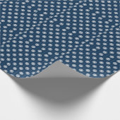 ネイビーブルーの上にダングリングリトルスター ラッピングペーパー (角)