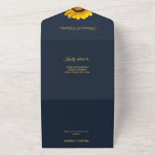 ネイビーブルーの上に黄色の花の背景モノグラム オールインワン招待状 (外側)