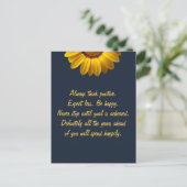 ネイビーブルーの上に黄色の花の背景モノグラム ポストカード (スタンド正面)