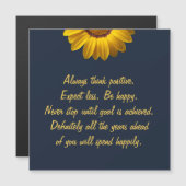 ネイビーブルーの上に黄色の花の背景モノグラム マグネット招待状 (正面/裏面)