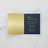 ネイビーブルーの上に黄色の花の背景モノグラム 招待状 (内部)