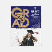 ネイビーブルーの楽しい事実と写真 2023 卒業 卒業式 フリースブランケット (正面)