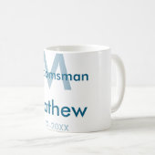 ネイビーブルーの男性的な groom's 仲間の名前と日付の文字 コーヒーマグカップ (正面右)