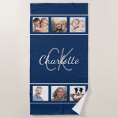 ネイビーブルーの白いコラージモノグラムのスクリプト ビーチタオル (正面)