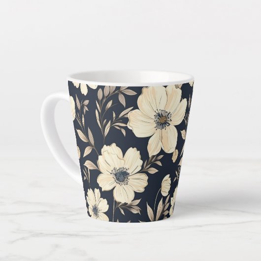 ネイビーブルーの背景にクリーム色の花 カフェラテマグ (左アングル)