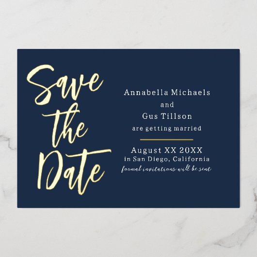 ネイビーブルーの背景にモダンな大きなフォントで「Save the Date」 箔招待状 (正面)