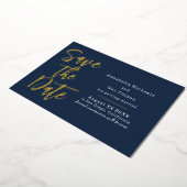 ネイビーブルーの背景にモダンな大きなフォントで「Save the Date」 箔招待状 (回転した状態)