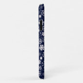 ネイビーブルーの背景に手描きの雪の結晶の吹雪 クラシックブルー Case-Mate iPhoneケース (裏面/右)